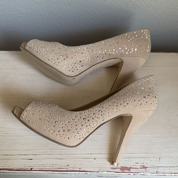 Gianni Bini Nude Peep Toe Heels With Silver Embellishments Size 7.5 - Picture 5 of 8